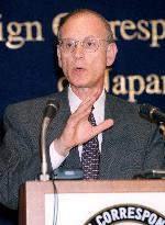 Eizenstat speaks in Tokyo